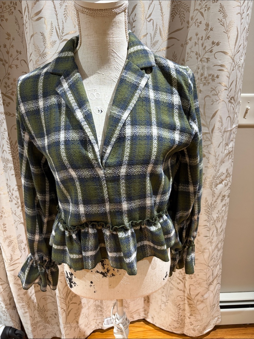 Plaid Peplum ruffle hem Top in Olive Green